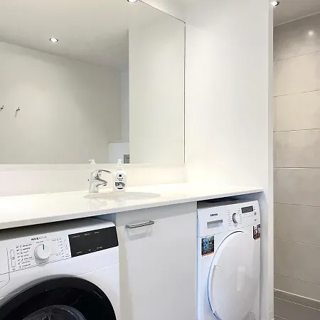 3 Bedroom At Margretheholmsvej With Balcony Near The Opera House And The Center *