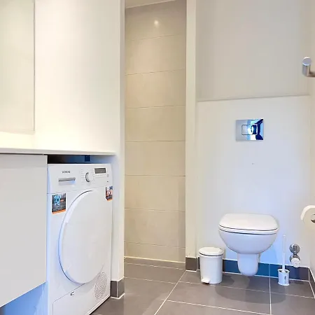 3 Bedroom At Margretheholmsvej With Balcony Near The Opera House And The Center Appartamento