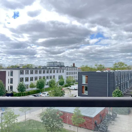 3 Bedroom At Margretheholmsvej With Balcony Near The Opera House And The Center