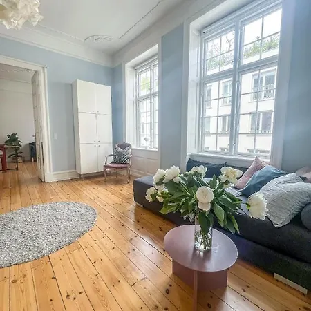 아파트 Spacious In The Heart Of 코펜하겐