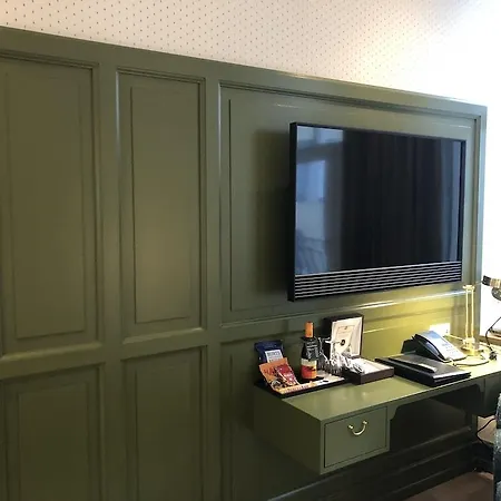 Ascot Hotel 4*
