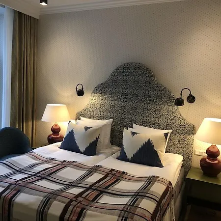 Ascot Hotel 4*