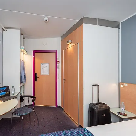 Metro Hotel