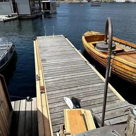 Unique Boathouse. Ferienhaus