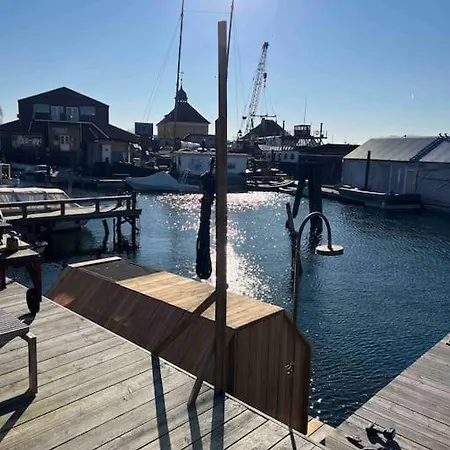 Unique Boathouse. Ferienhaus *