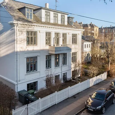 In Quiet White Hortensiavej 8 On Frederiksberg C بيت شباب *