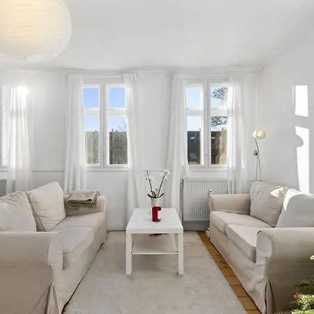In Quiet White Hortensiavej 8 On Frederiksberg C بيت شباب