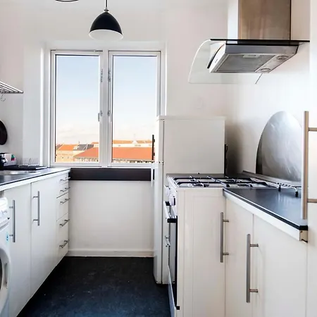 Hyggelig & Lys Lejlighed M.plads Til 4 - Amager Apartment *