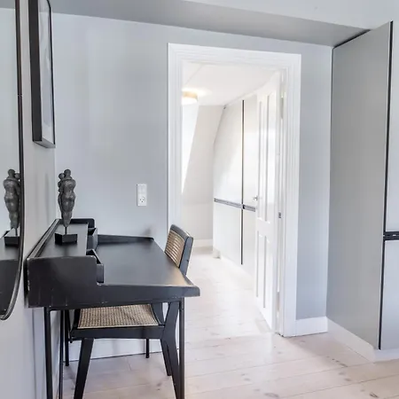 Lägenhet Penthouse W/rooftop Terrace In Latin Quarter Köpenhamn