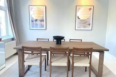 2 Bedroom Flat In Trendy Area Copenhague