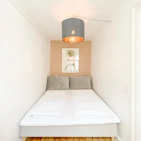 Large Flat With 4 Bedrooms In Lejlighed *
