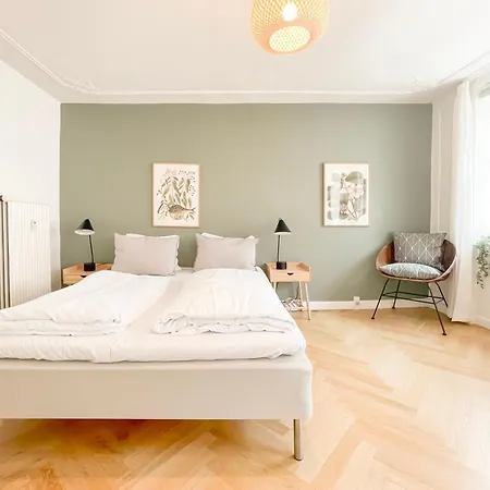 Large Flat With 4 Bedrooms In Lejlighed København