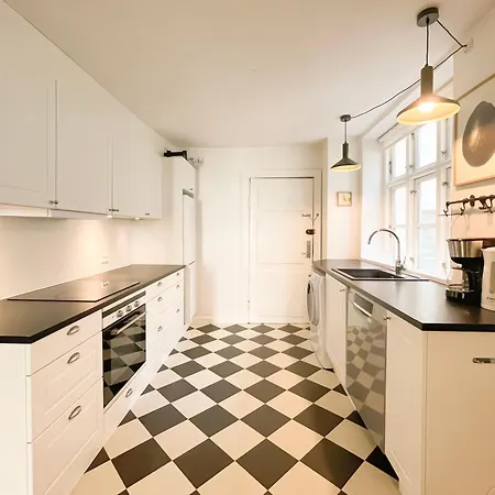 Large Flat With 4 Bedrooms In Lejlighed