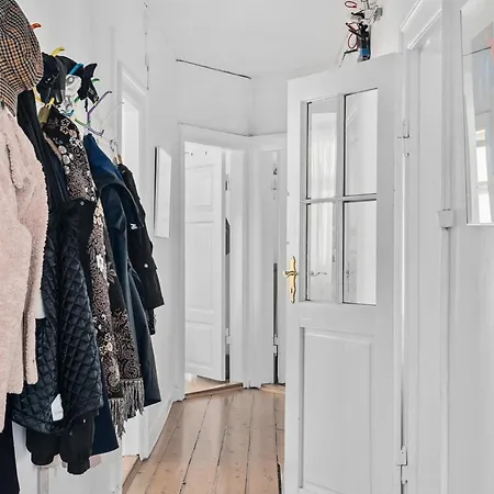 In Quiet White Hortensiavej 8 On Frederiksberg C بيت شباب *