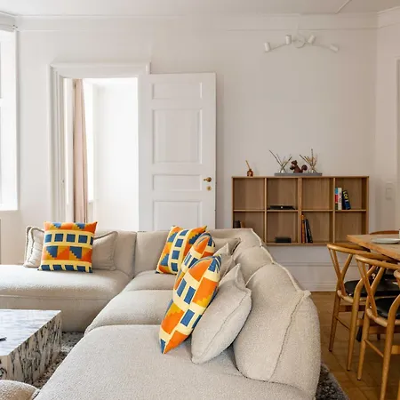 Apartment Rare 4br W Unique Details In Cph *