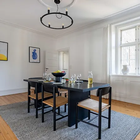 Spacious 3 Bedroom In Peaceful Area Lejlighed