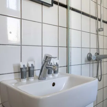 Lejlighed Spacious 3 Bedroom In Peaceful Area København