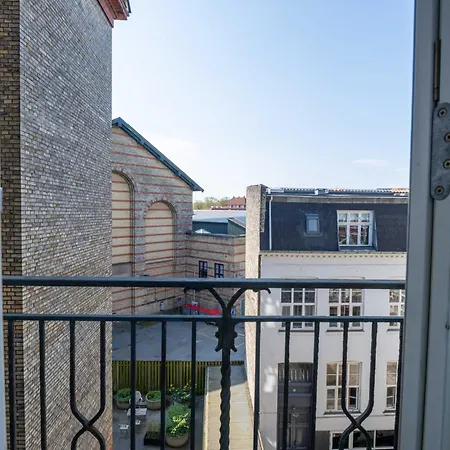 Spacious 3 Bedroom In Peaceful Area Lejlighed