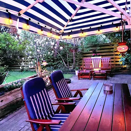 'blue House' In Vintage Villa&garden بيت ضيافة *