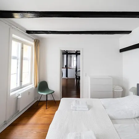 Charming W. 2-bedrooms Lejlighed