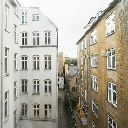 Fantastic 3-bed With French Balcony And Lake-views * Copenhagen