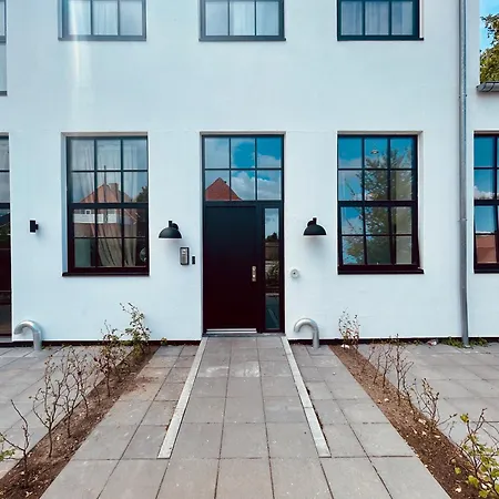 Cozy And Bright With Private Car Park