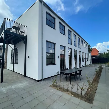 Cozy And Bright With Private Car Park Apartmán *
