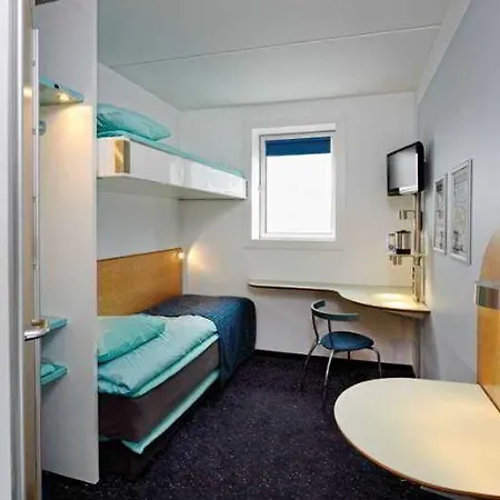 Metro Hotel 2*