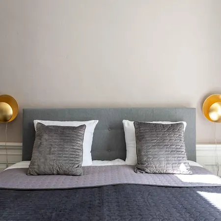 شقة Deluxe Apartment At Perfect Location *