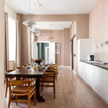 Lägenhet Deluxe Apartment At Perfect Location