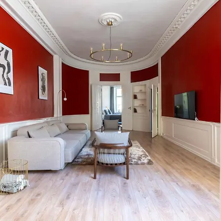 شقة Deluxe Apartment At Perfect Location *