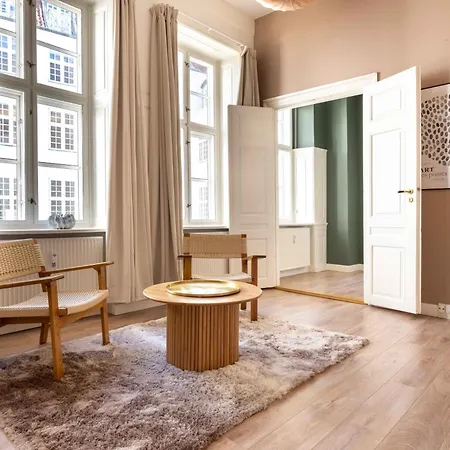 شقة Deluxe Apartment At Perfect Location *