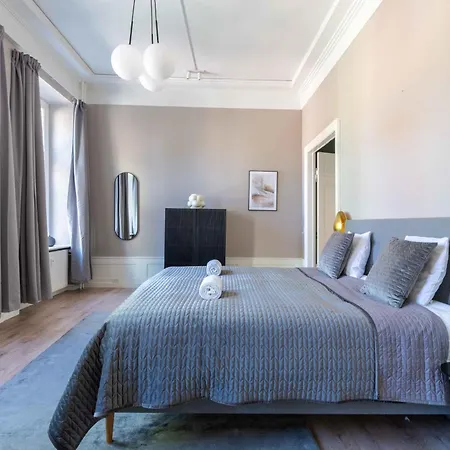 Deluxe Apartment At Perfect Location Lägenhet