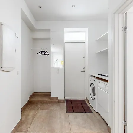 Come 2-personers Lejlighed Med Egen Terrasse Lägenhet *