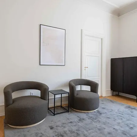 Lovely 3br Manor 5 Min From Tivoli Gardens *