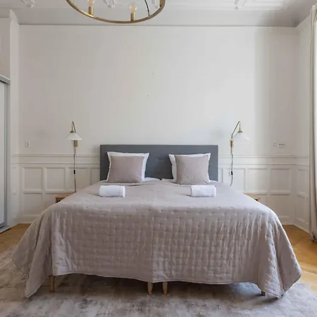 Lovely 3br Manor 5 Min From Tivoli Gardens Appartement