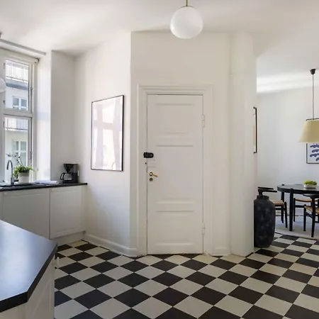 Lovely 3br Manor 5 Min From Tivoli Gardens
