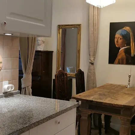 Classic Groundfloor With Patio Close To Metro * Copenhagen