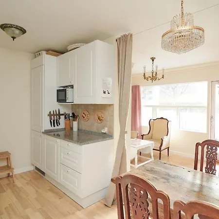 Classic Groundfloor With Patio Close To Metro Copenhagen