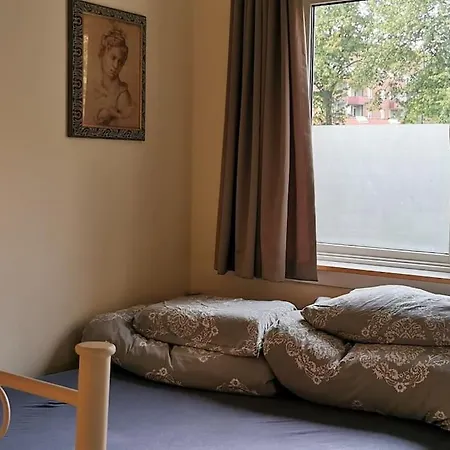 Classic Groundfloor With Patio Close To Metro Apartment *
