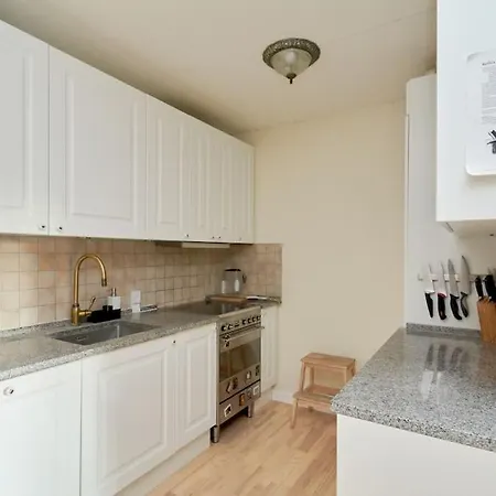 Apartment Classic Groundfloor With Patio Close To Metro *