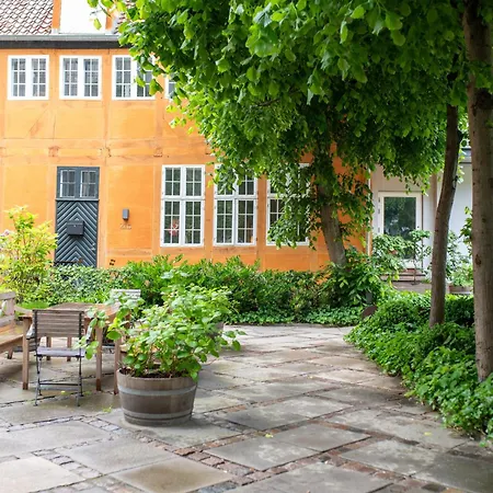 Lägenhet With Exposed Ceiling Beams