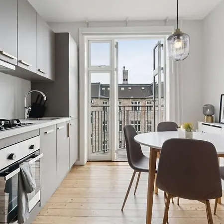 Apartamento Bright With Balcony Close To Center