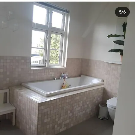 Flot Stort Hus I Valby Udlejes! * København