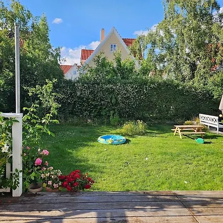 Flot Stort Hus I Valby Udlejes! * København