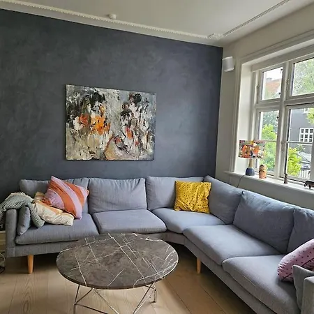 Flot Stort Hus I Valby Udlejes! København