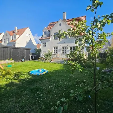 Flot Stort Hus I Valby Udlejes! * København