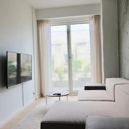 Cool 1-bed W New Yorker Vibes With Private Terrace Lejlighed København