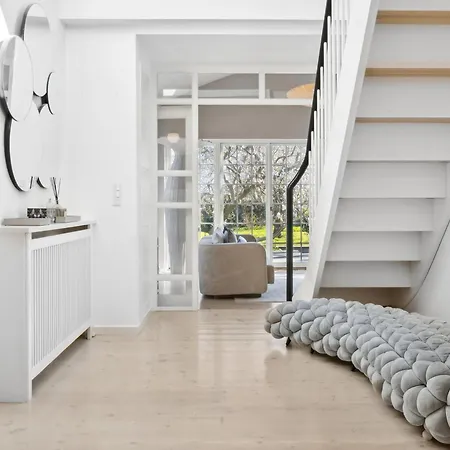 Semesterbostad Sanders Swan - Marvellous Close To The Center Of *