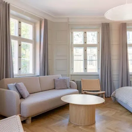 Spacious On Lively & Vibrant Street
